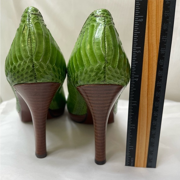 SOLD- Y2K Lauren Ralph Lauren Green Snake Print Leather Platform Heels Size 7 - Picture 2 of 3